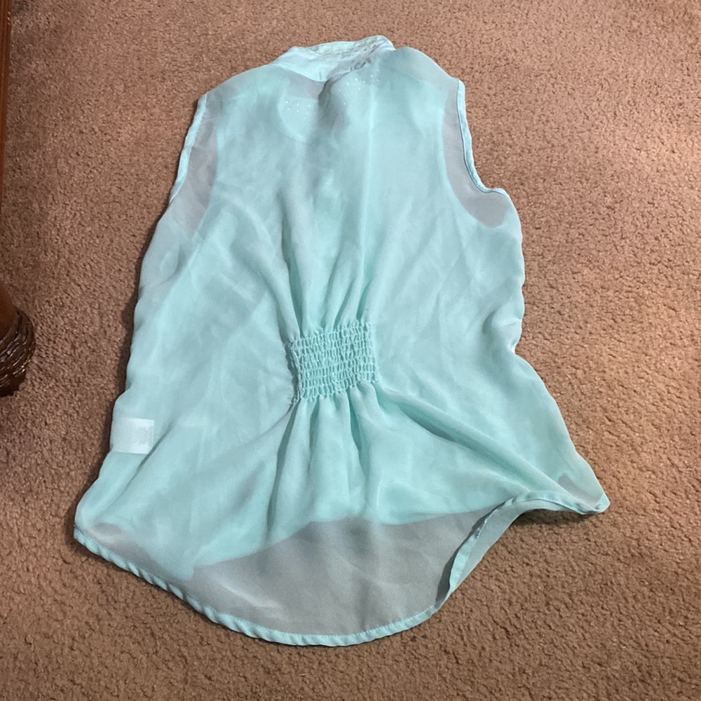 Tank-Top Buttoned Shirt - Picture 8 of 10